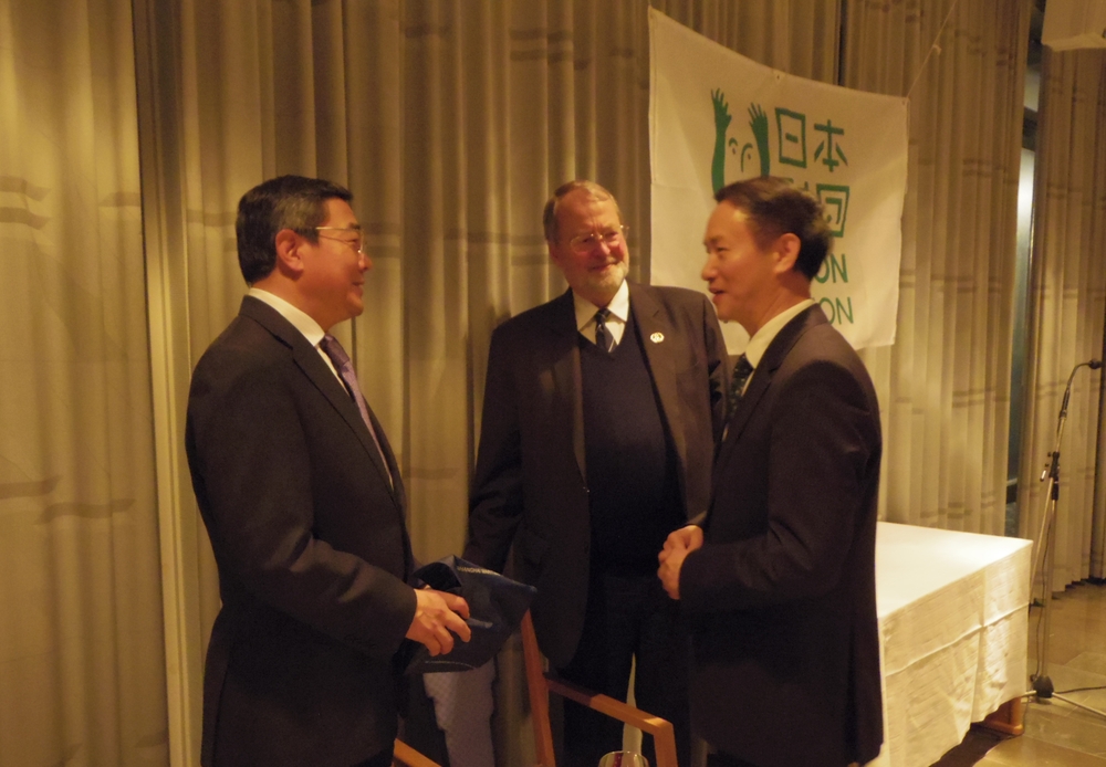 國(guó)際海事組織秘書長(zhǎng)關(guān)水康司先生、世界海事大學(xué)校長(zhǎng)Bjorn Kjerfve教授與金永興副校長(zhǎng)親切交流
