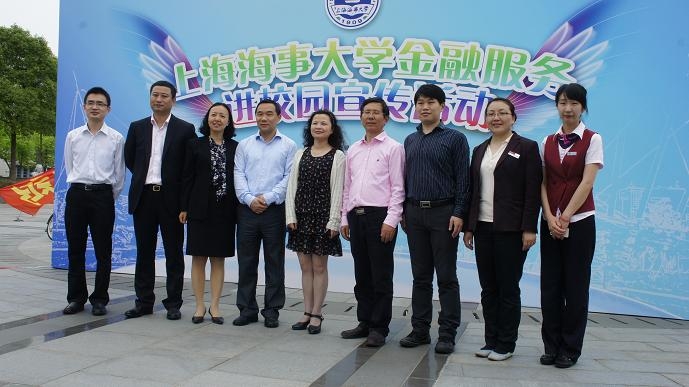 王海威副校長蒞臨現場看望在場的工作人員