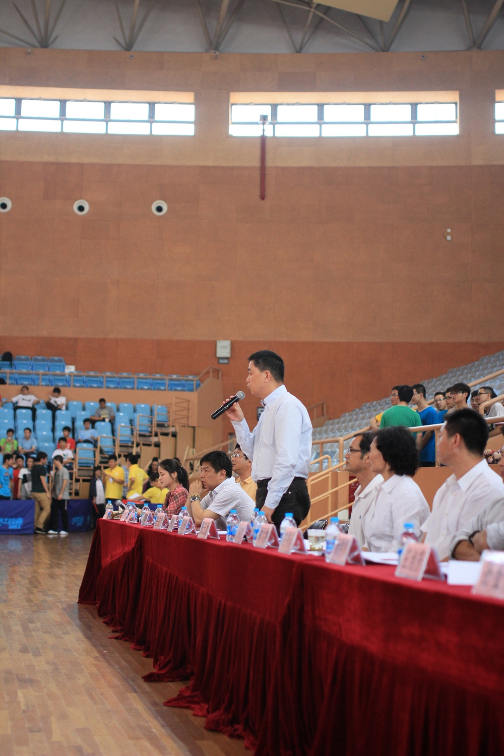 孔凡邨副校長宣布2013年上海海事大學(xué)武術(shù)通段賽開始