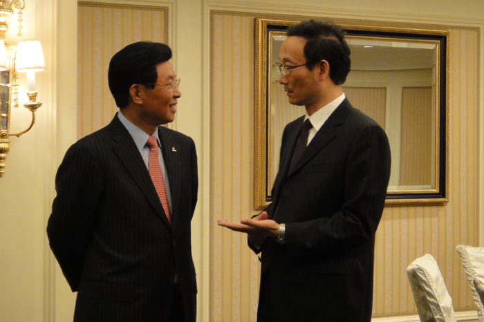 黃有方校長與魏家福董事長交流