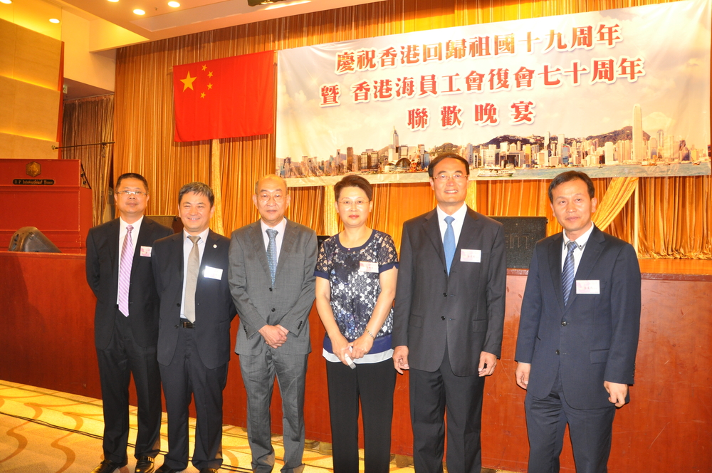 門妍萍副書(shū)記與香港海員工會(huì)李志偉主席、中國(guó)海員建設(shè)工會(huì)領(lǐng)導(dǎo)張景義等合影