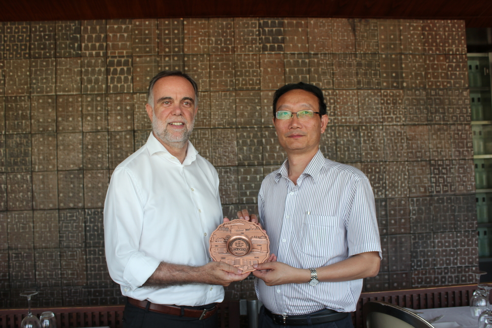 黃有方校長與愛琴大學校長Stefanos Gritzalis 