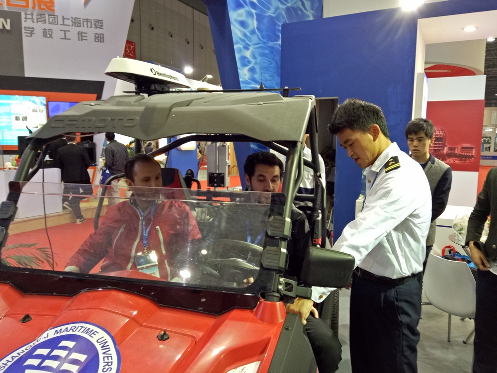 “智能互聯(lián)+四輪獨立驅(qū)動電動車”受到國際友人的關注