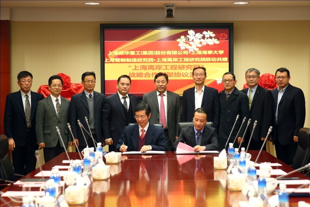 嚴(yán)偉副校長(zhǎng)與嚴(yán)云福總工程師代表雙方簽訂戰(zhàn)略合作框架協(xié)議