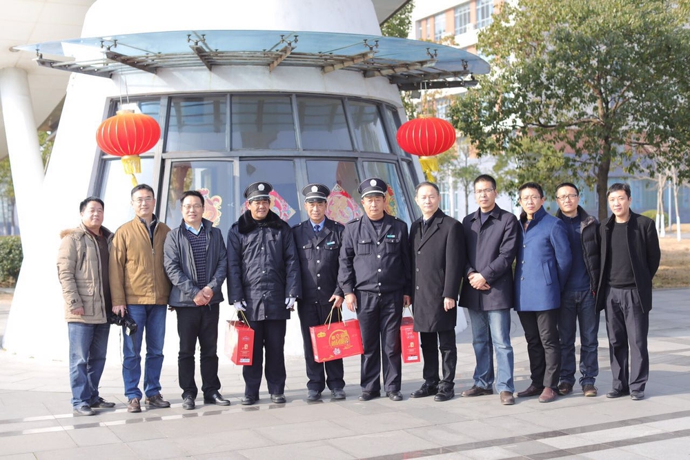 金永興書記春節慰問堅守崗位職工