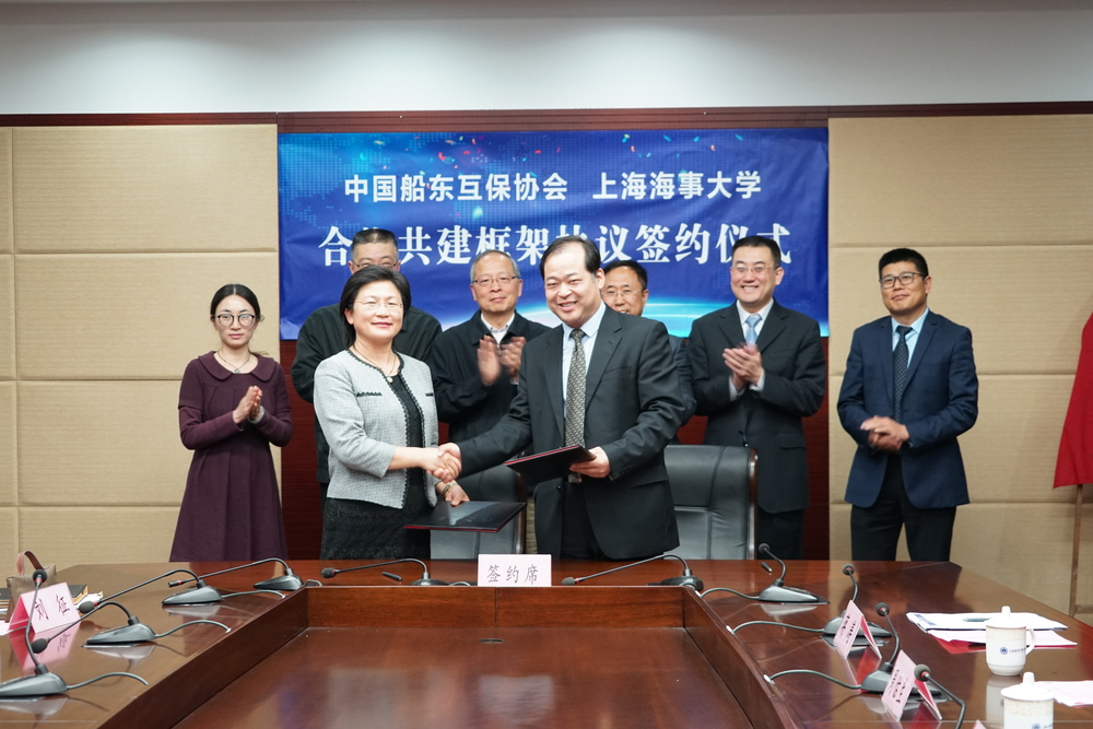 法學院王國華院長、宮錫謙副總經理簽署了法學院實習基地建設協議