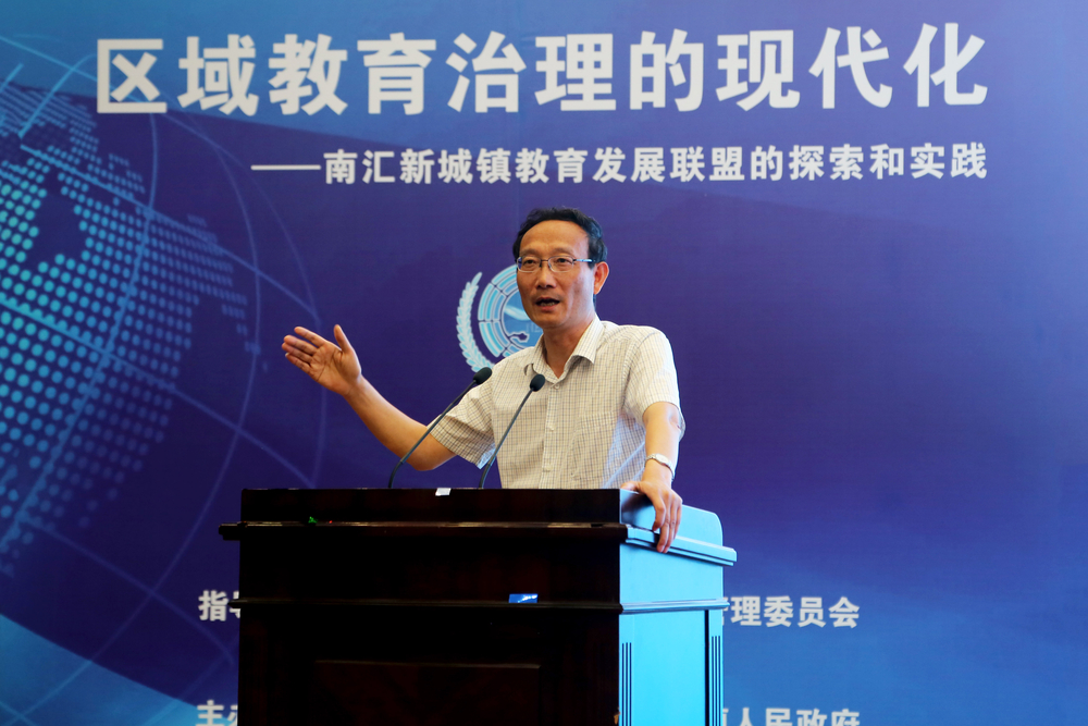 黃有方校長在研討會上發表講話