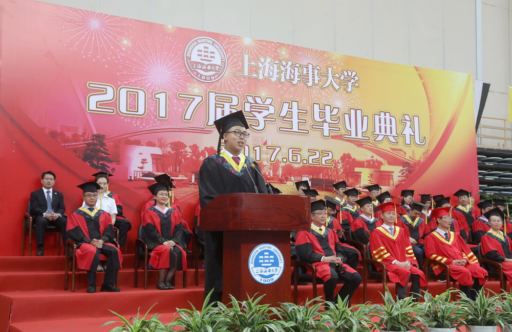優秀畢業生代表、交通運輸學院交通工程131班彭洋發言