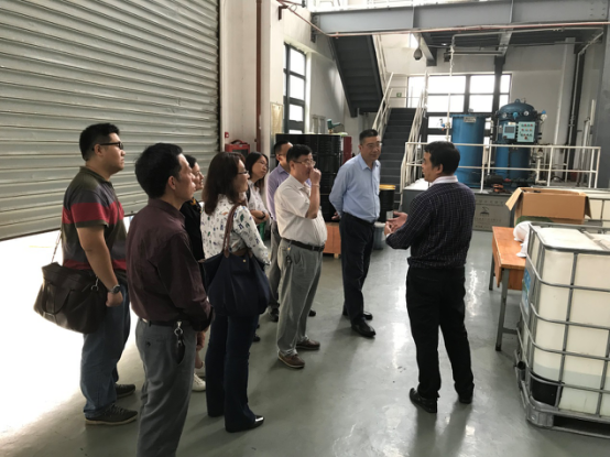 參觀我校自動(dòng)化機(jī)艙