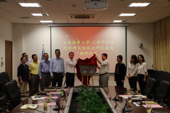 金永興書記和夏德祥院長(zhǎng)為基地揭牌