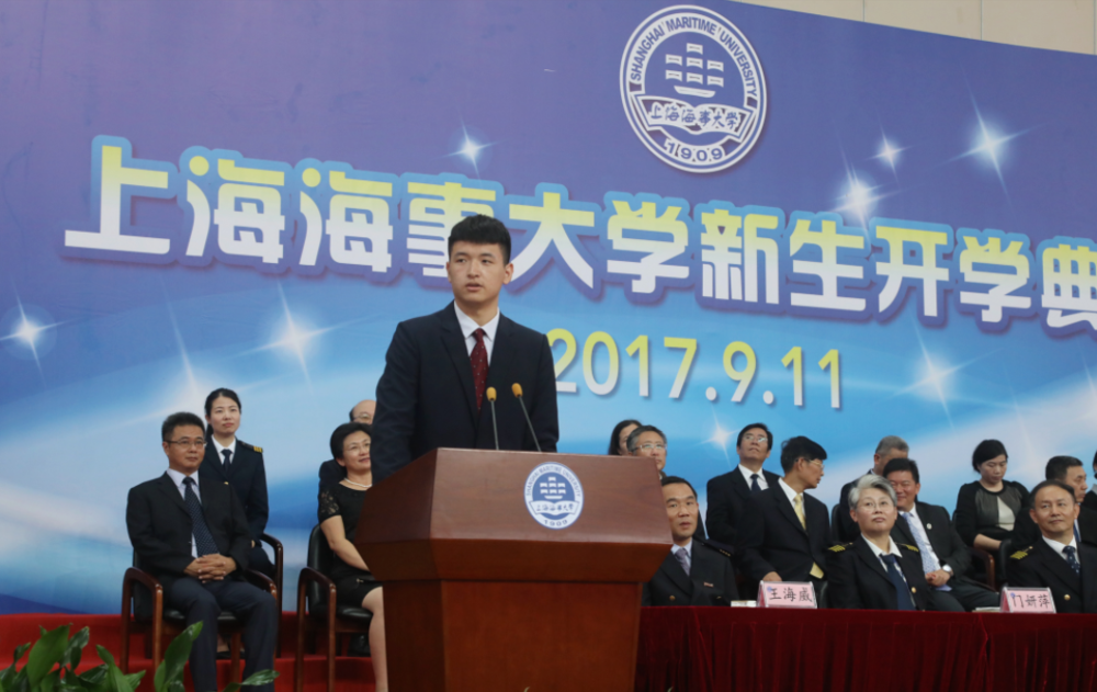 老生代表倪若沖同學(xué)發(fā)言