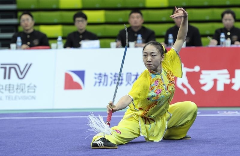 我校武術(shù)隊(duì)學(xué)生郭夢(mèng)嬌在比賽中