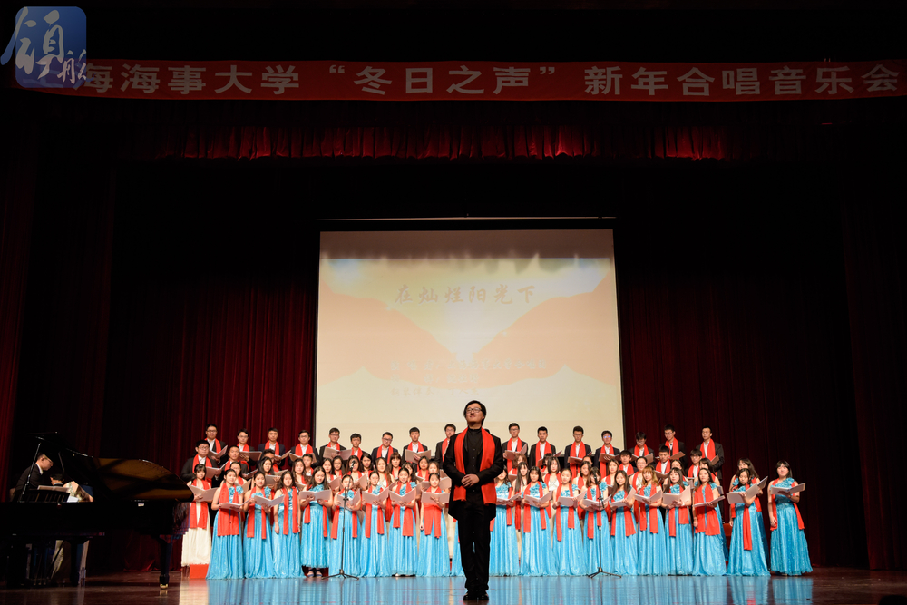 合唱團演唱《在燦爛陽光下》