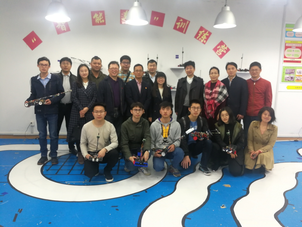 楊浦少科站、臨港中小學校領導參觀實驗室