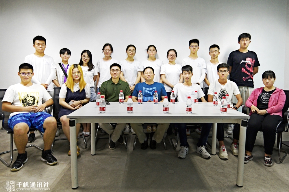 隊員與重慶郵電大學黨委宣傳部相關人員座談交流