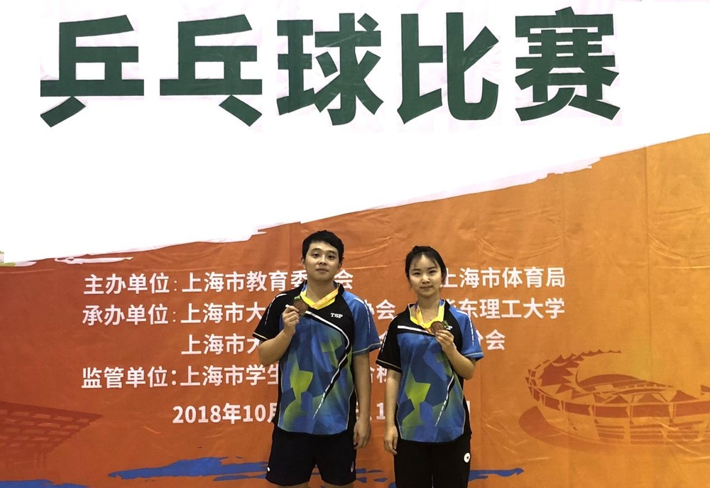 混雙季軍：梁振宇（左）和李佳寧（右）