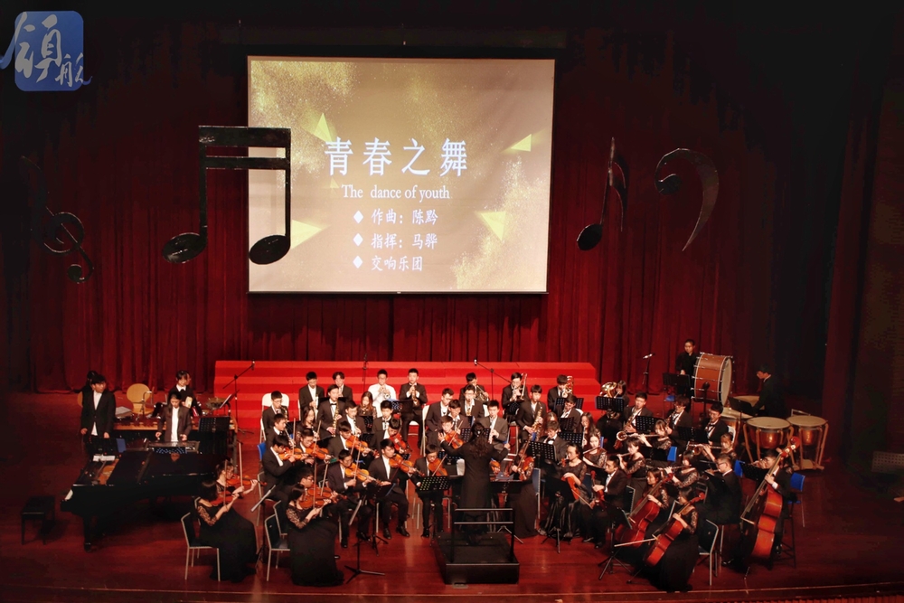 開場曲《青春之舞》