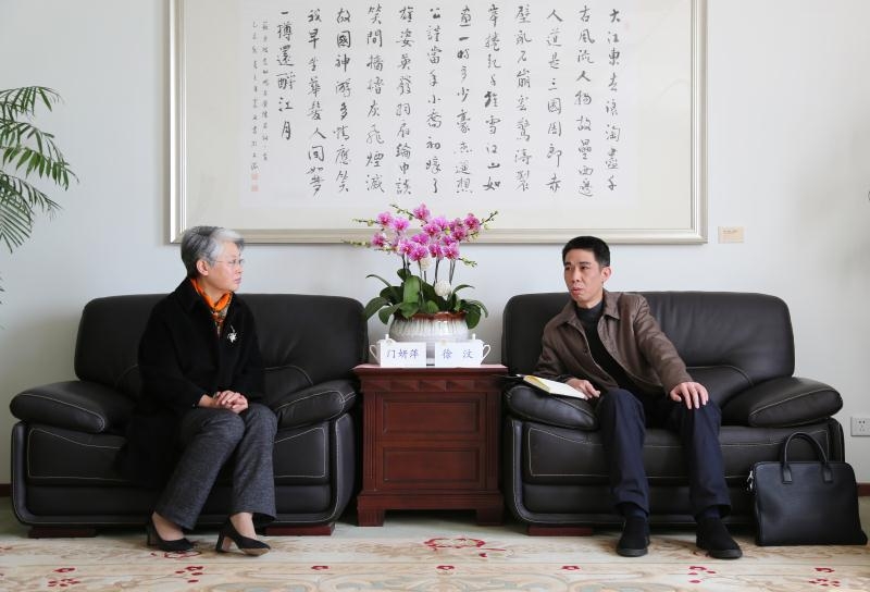 上海市浦東新區(qū)建平臨港小學(xué)校長一行訪問我校