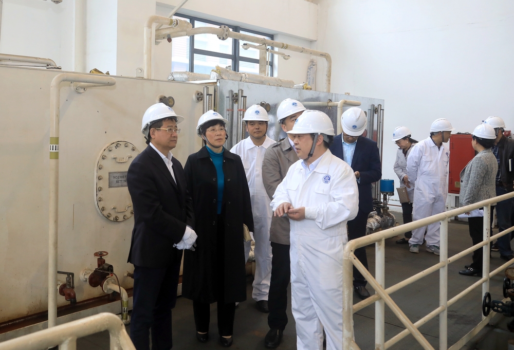 檢查商船學院自動化機艙實驗室