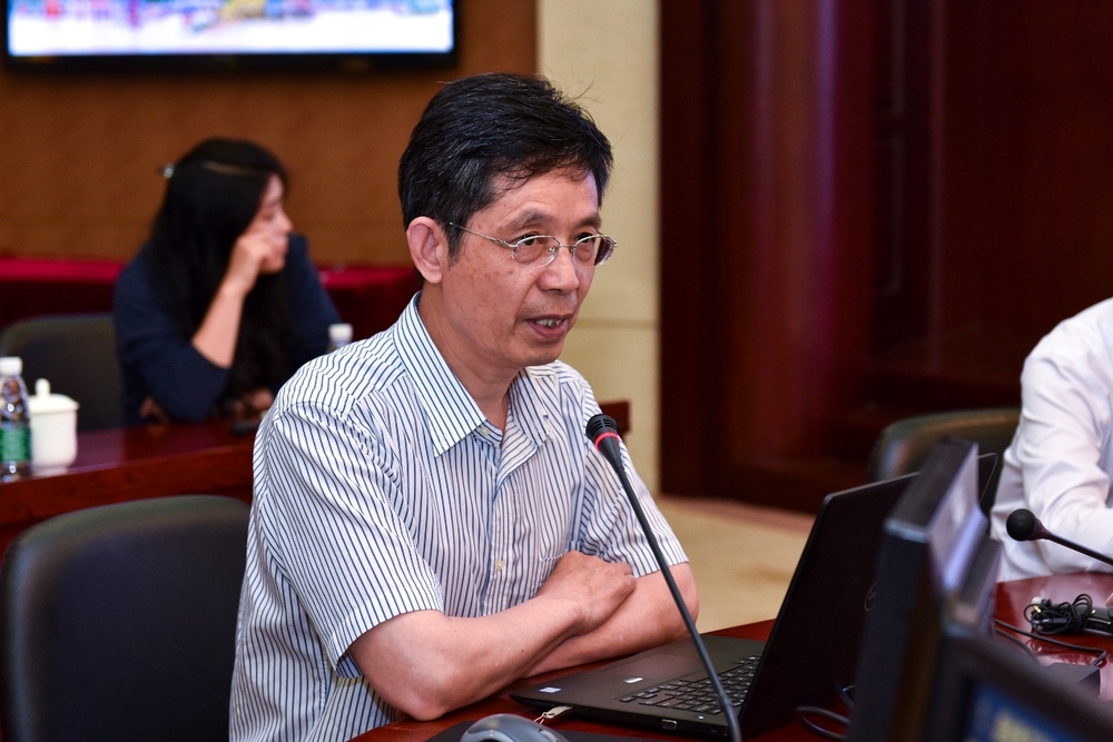 嚴云福總工程師作聯合研究中心建設情況匯報