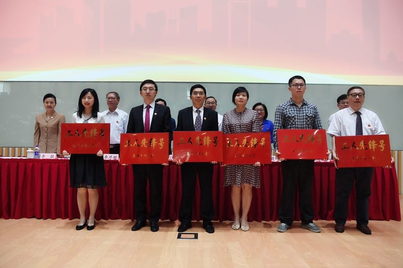 我校在上海市教育系統先進表彰會上榮獲多項榮譽
