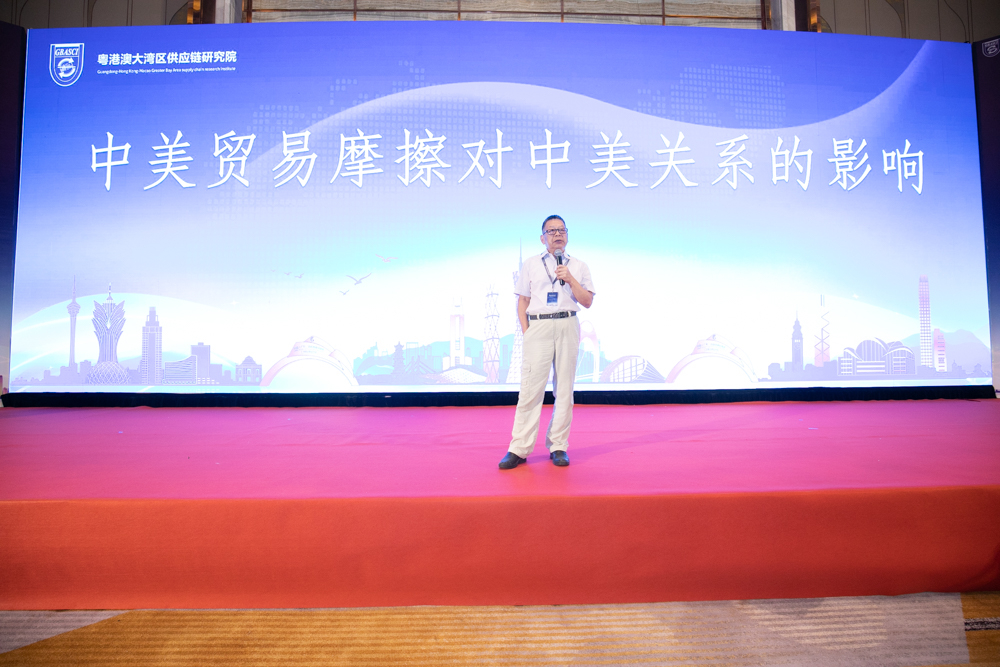 香港鳳凰衛(wèi)視時事評論員石齊平作主題分享