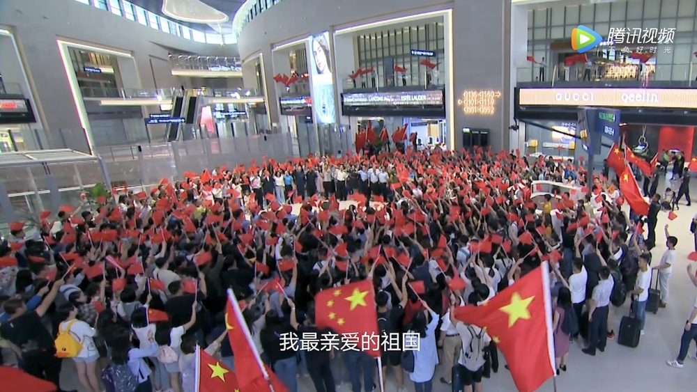 歌唱《我和我的祖國》