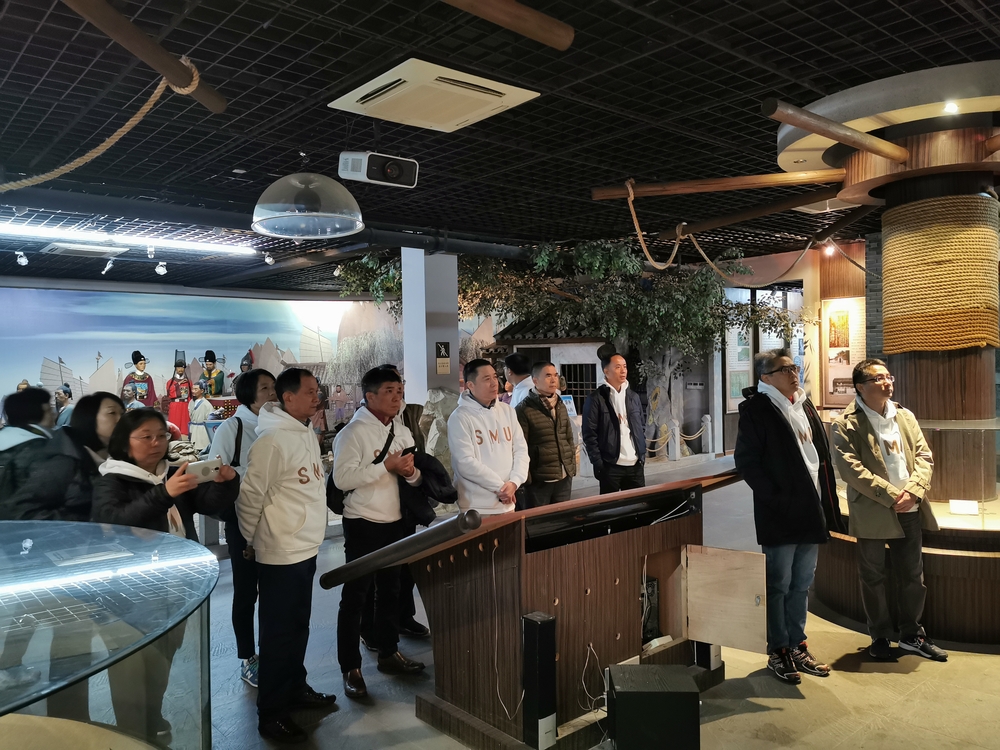 校友會(huì)理事及骨干參觀鄭和紀(jì)念館