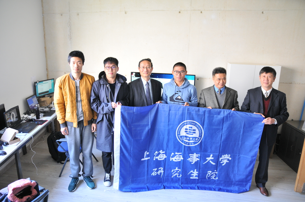 黃有方校長同上海海事大學在里斯本大學學院學習的學生合影