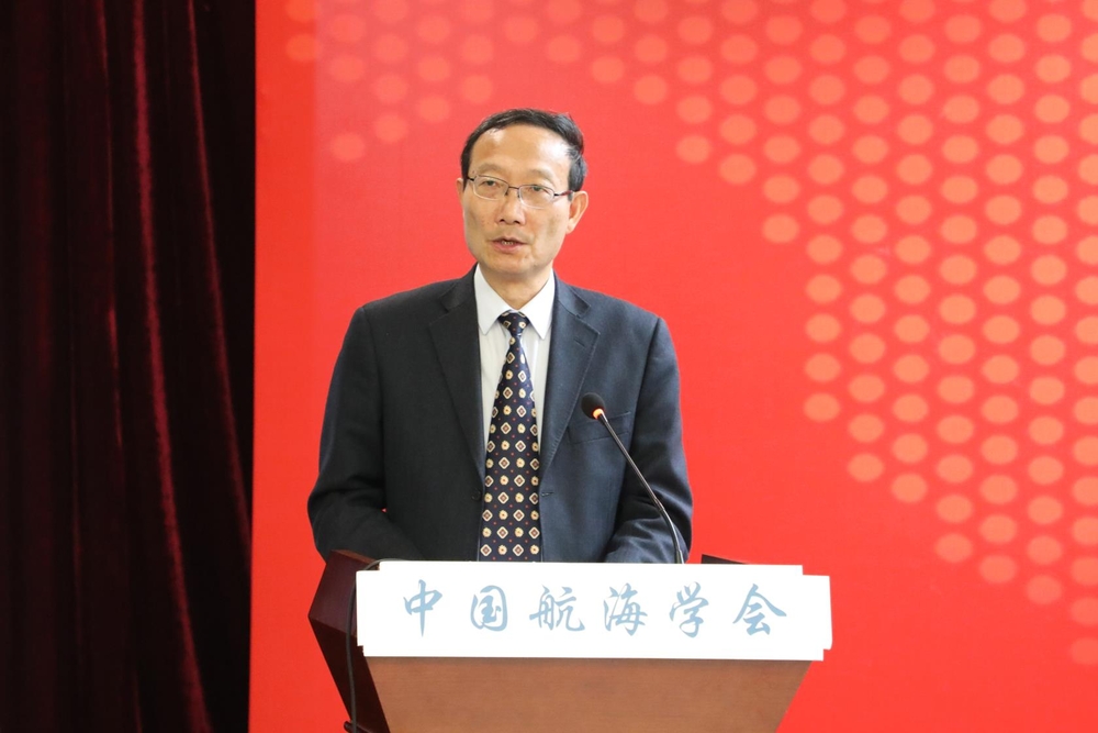 中國航海學(xué)會(huì)第八屆理事會(huì)理事長、上海海事大學(xué)校長黃有方作工作報(bào)告