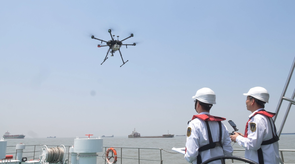安博文教授團(tuán)隊率先研發(fā)船舶尾氣無人機(jī)“嗅探”技術(shù)