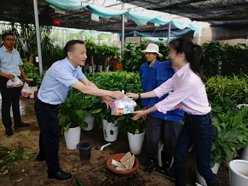 苗圃現場慰問