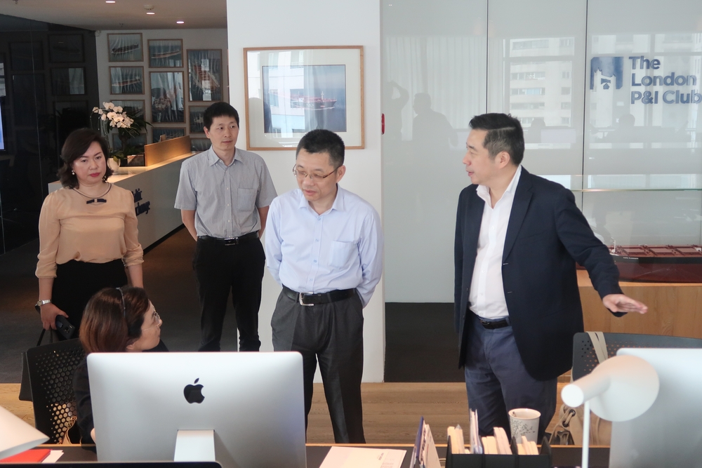  陸校長了解公司運營情況
