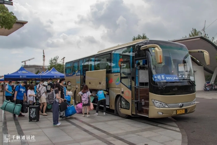 接駁車往返接送