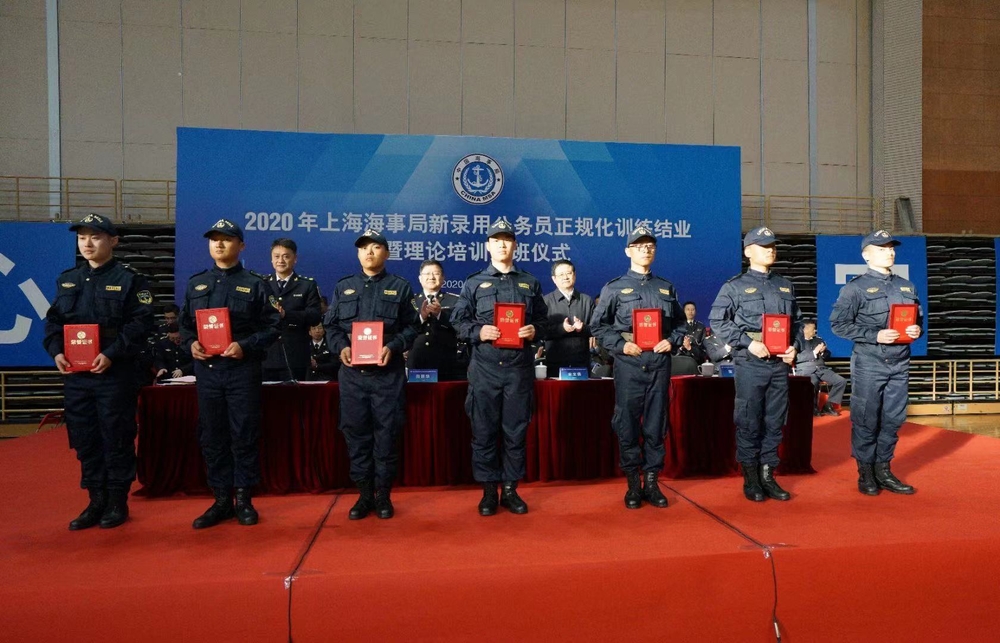 頒發(fā)證書
