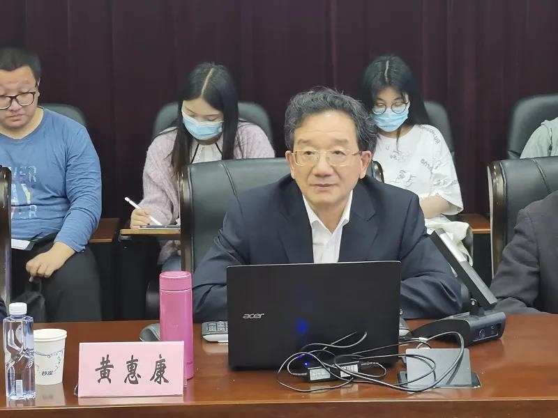 黃惠康教授作講座