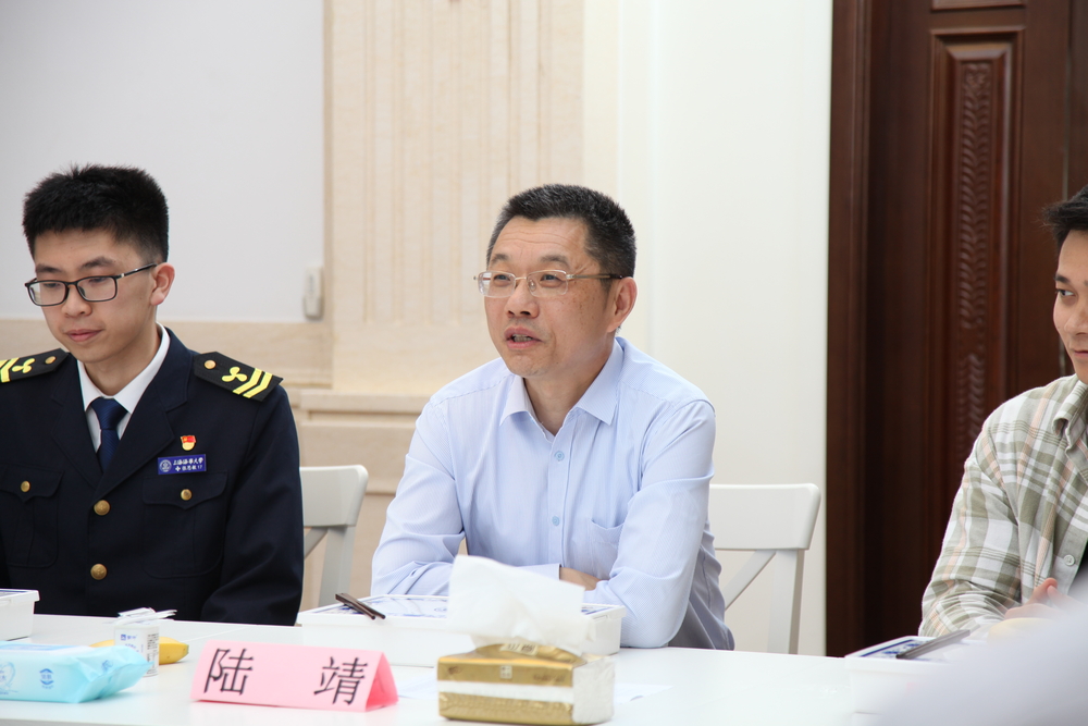 陸靖校長解答學生問題