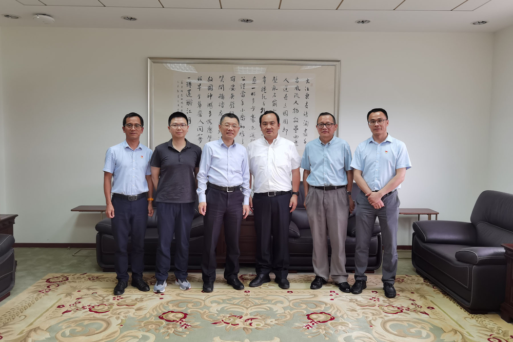 陸靖校長(zhǎng)會(huì)見葉聰總設(shè)計(jì)師