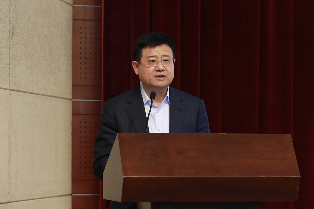 校黨委書記宋寶儒致辭