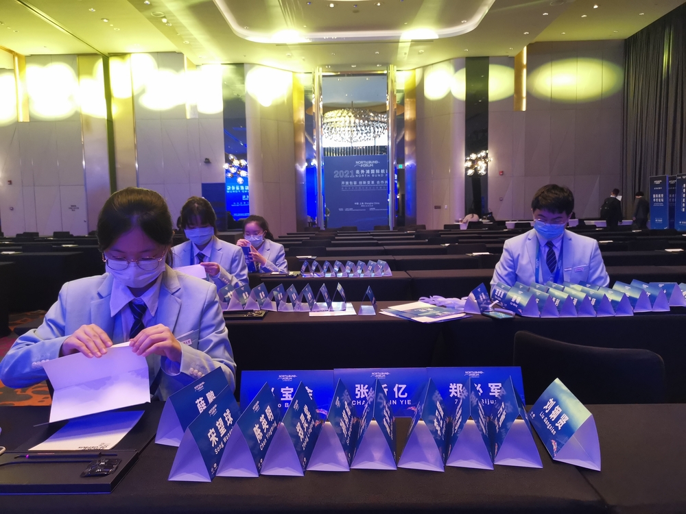 會場組志愿者制作席卡