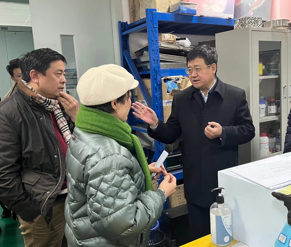 宋寶儒書記帶隊開展實驗室安全檢查