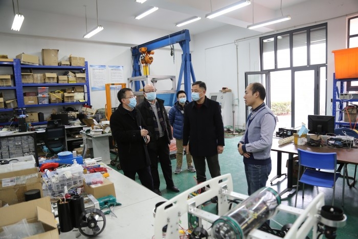 栗建華副校長帶隊開展實驗室安全檢查