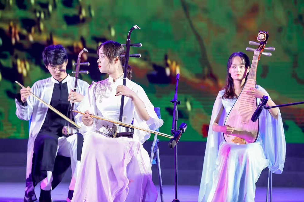 民樂團(tuán)演出現(xiàn)場