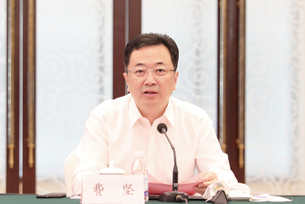 鹽城市委常委、組織部部長費堅致辭