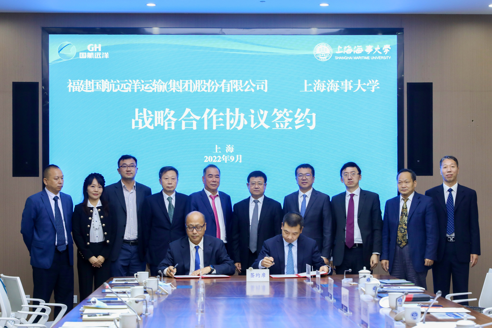 李志鵬副校長、周金平常務副總裁簽署戰(zhàn)略合作協(xié)議
