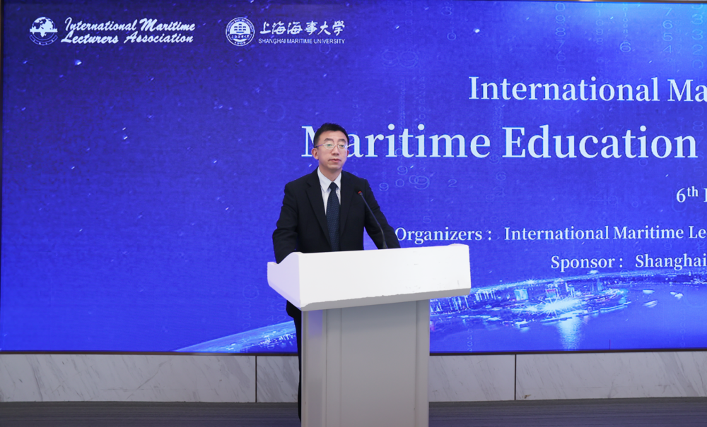 施欣副校長主持論壇