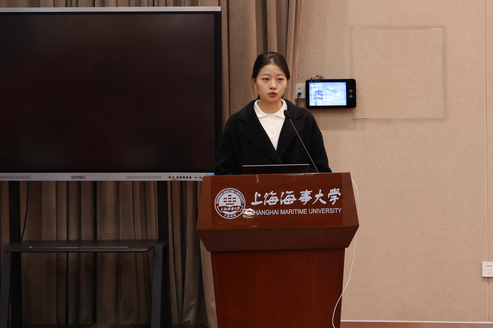 示范崗輔導員何航發言