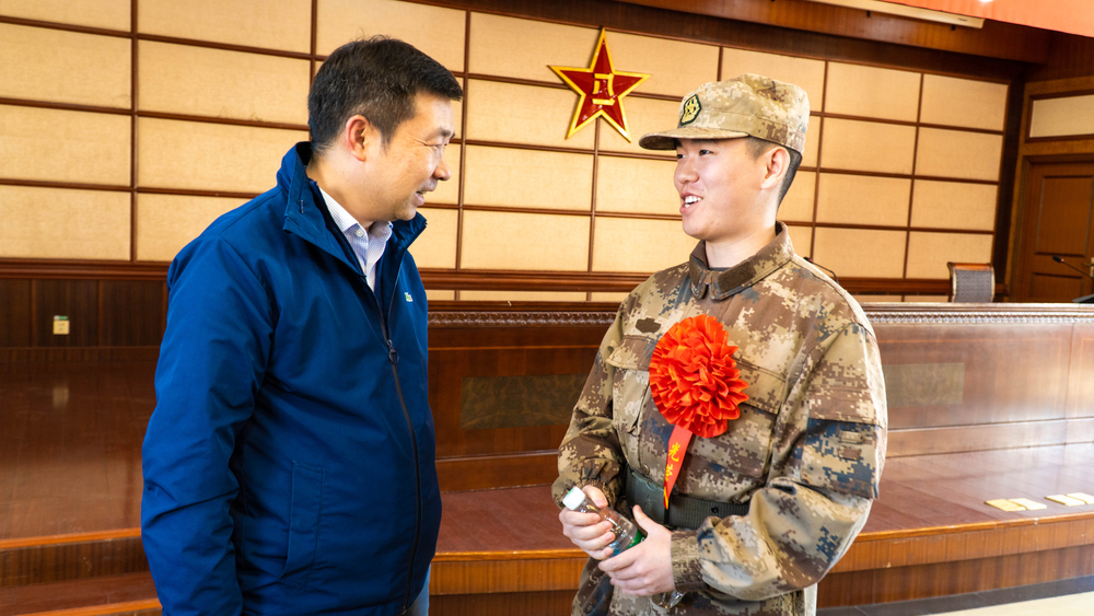 李志鵬親切詢問入伍學生役前教育情況