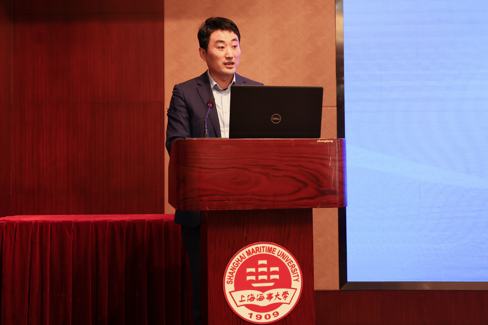 學院代表劉祥偉交流發言