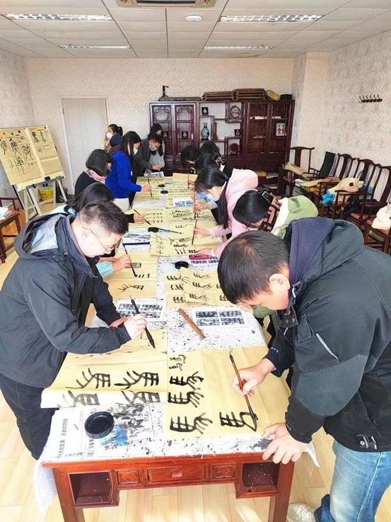 教工書法協(xié)會每周活動(dòng)現(xiàn)場